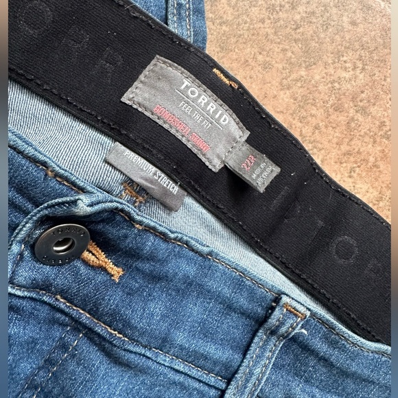 Torrid Bombshell Skinny Premium Stretch - Picture 2 of 2